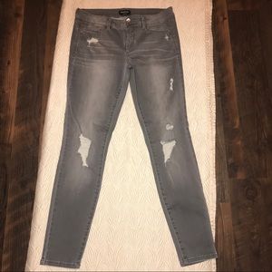 Bebe grey distressed skinny stretchy jeans size 29